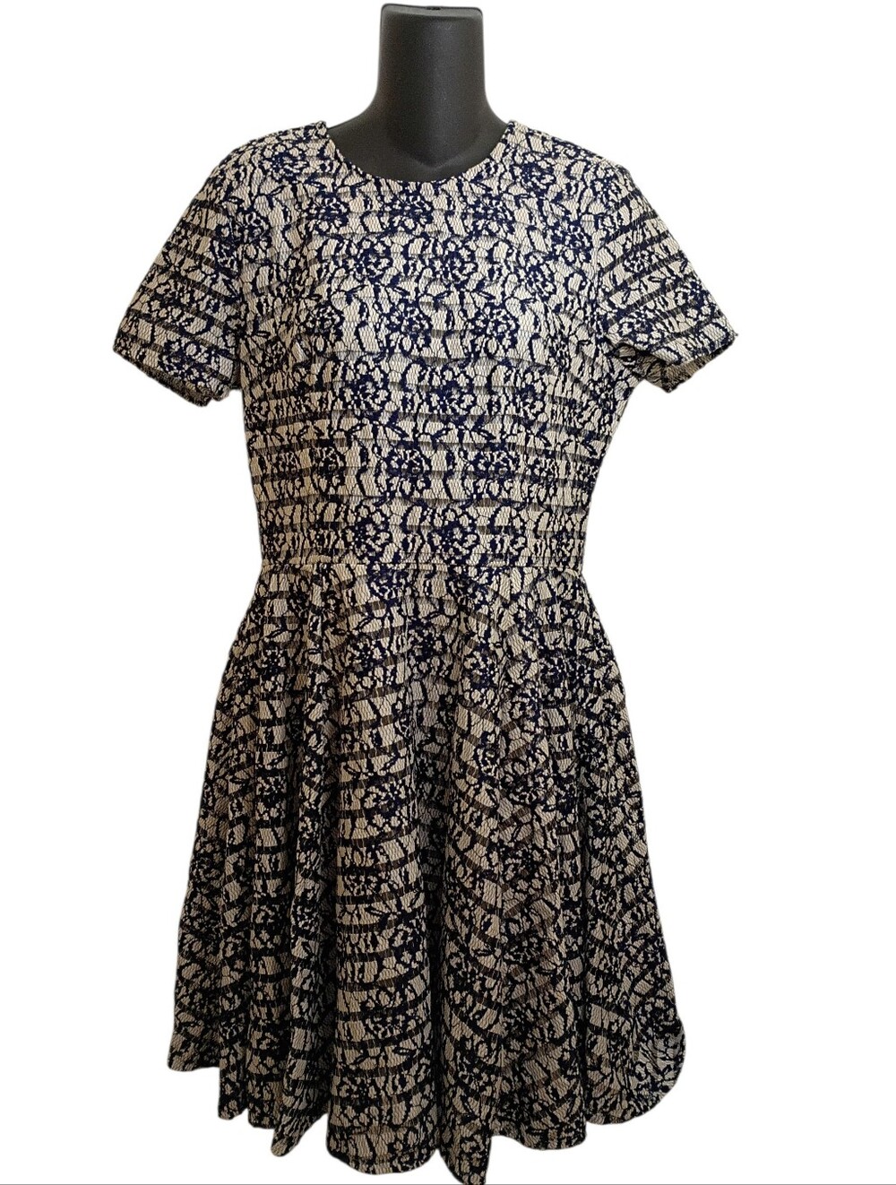 Dress - Picture 2 of 8